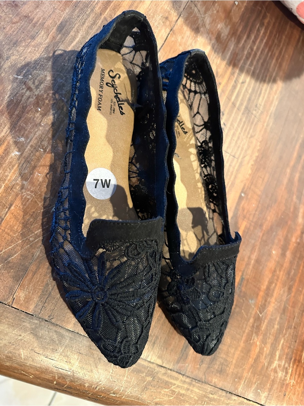 Seychelles Black Lace Pointed-Toe Flats. Size 7W